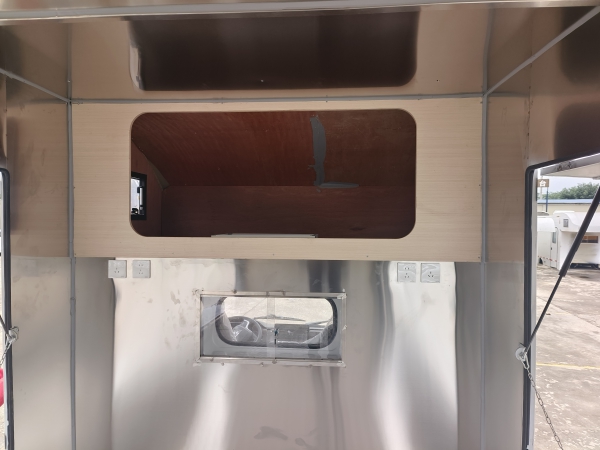 多功能房车版餐车 跃进S100 可住人可经营 支持私人定制