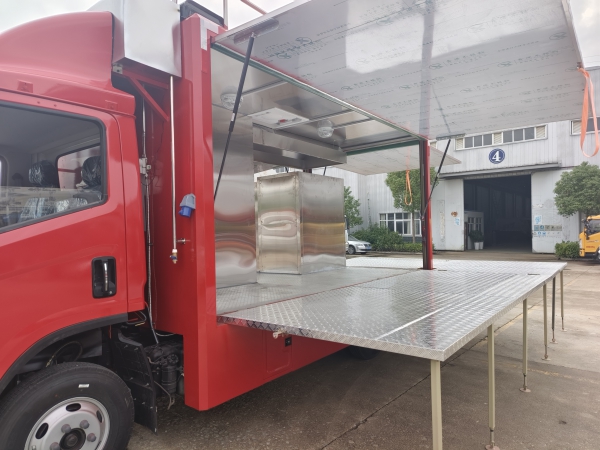 农村宴席不用愁，移动餐车解忧愁