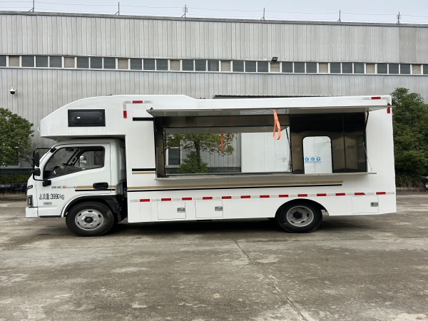 多功能房车版餐车 跃进S100 可住人可经营 支持私人定制