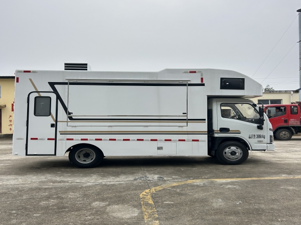 多功能房车版餐车 跃进S100 可住人可经营 支持私人定制