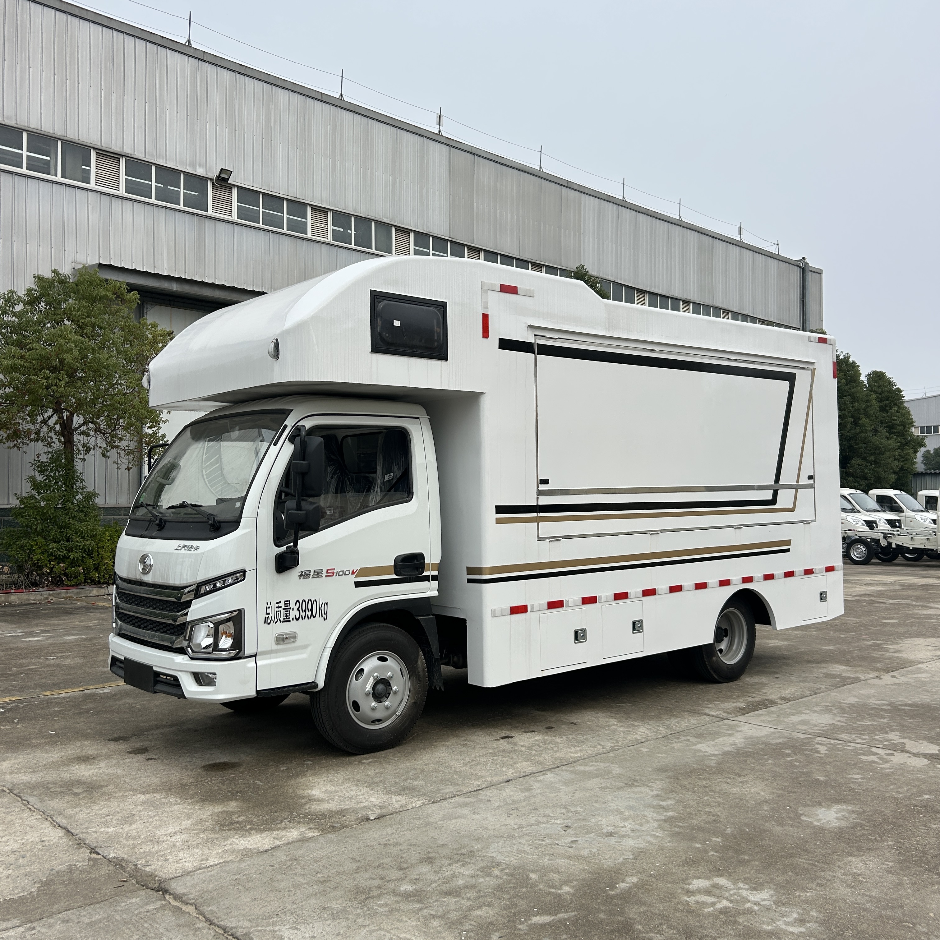 多功能房车版餐车 跃进S100 可住人可经营 支持私人定制