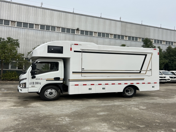 多功能房车版餐车 跃进S100 可住人可经营 支持私人定制