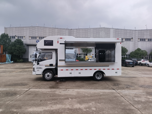 多功能房车版餐车 跃进S100 可住人可经营 支持私人定制