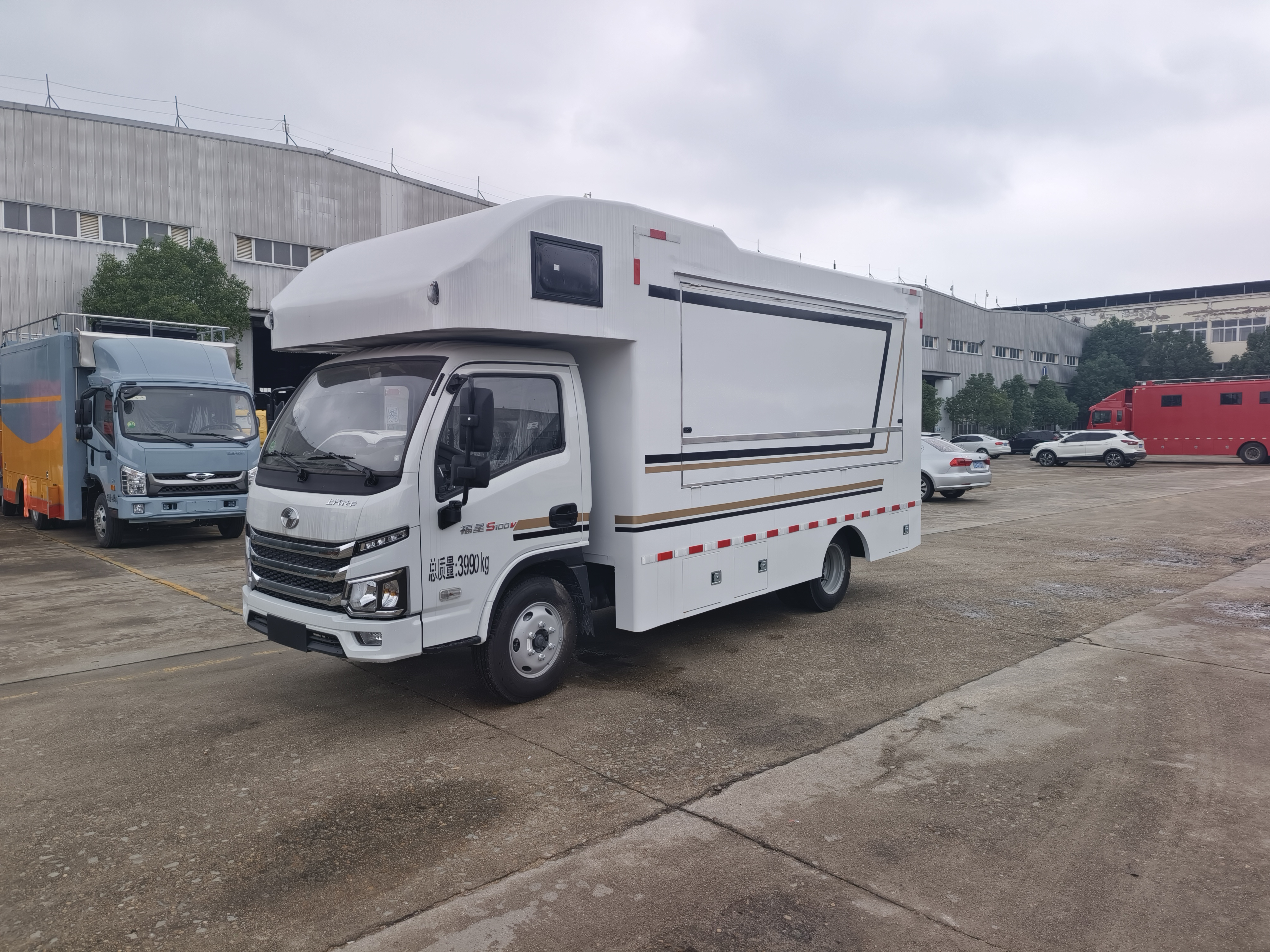 多功能房车版餐车 跃进S100 可住人可经营 支持私人定制