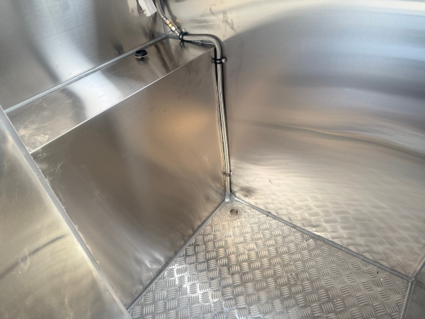 长安自动挡柴油房餐一体车｜一车双能，旅居与创收皆从容