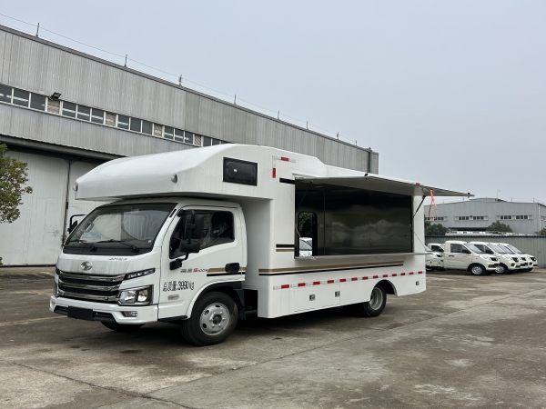 多功能房车版餐车 跃进S100 可住人可经营 支持私人定制